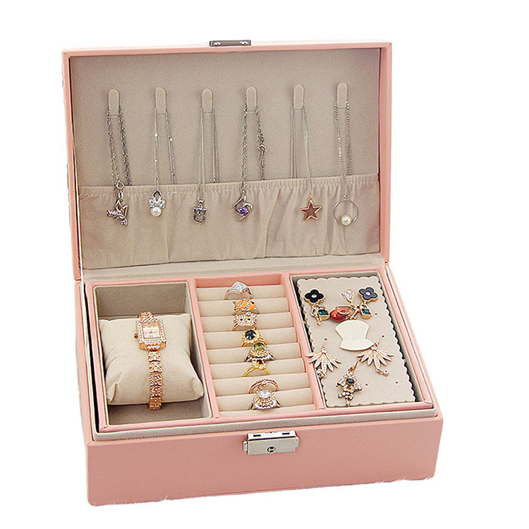 Is it better to store jewelry in a box?