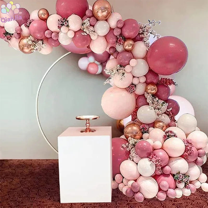 Розова арка с балон за рожден ден
