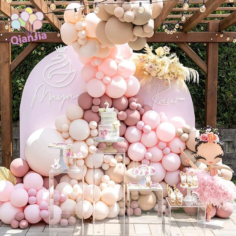 Сватбена арка с гирлянд от балони