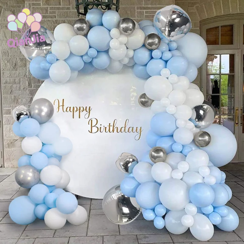 Синя арка с балон за рожден ден