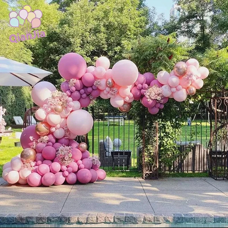Арка из воздушных шаров для вечеринки у бассейна