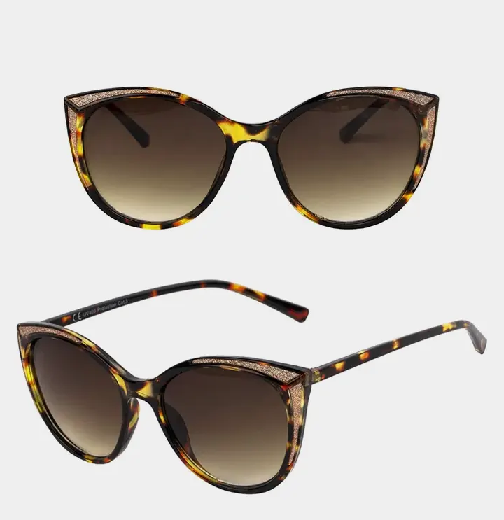  What scene are cat eye plastic sunglasses suitable for?