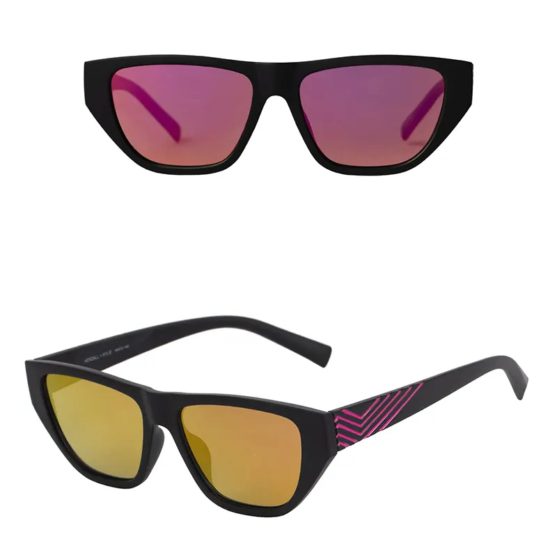 Įvairių spalvų plastikiniai akiniai nuo saulės