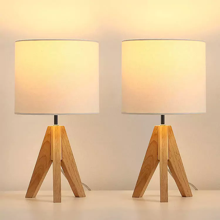 Fából készült asztali lámpa