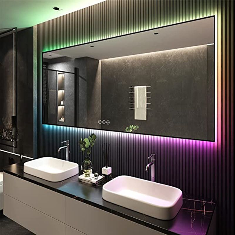 RGB háttérvilágítású fürdőszobai tükör