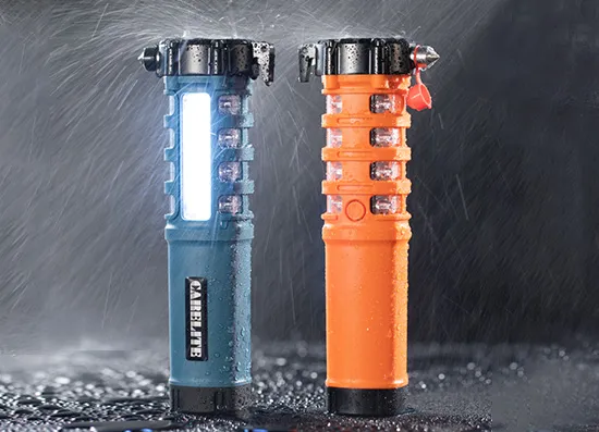 How to use the emergency flashlight correctly?