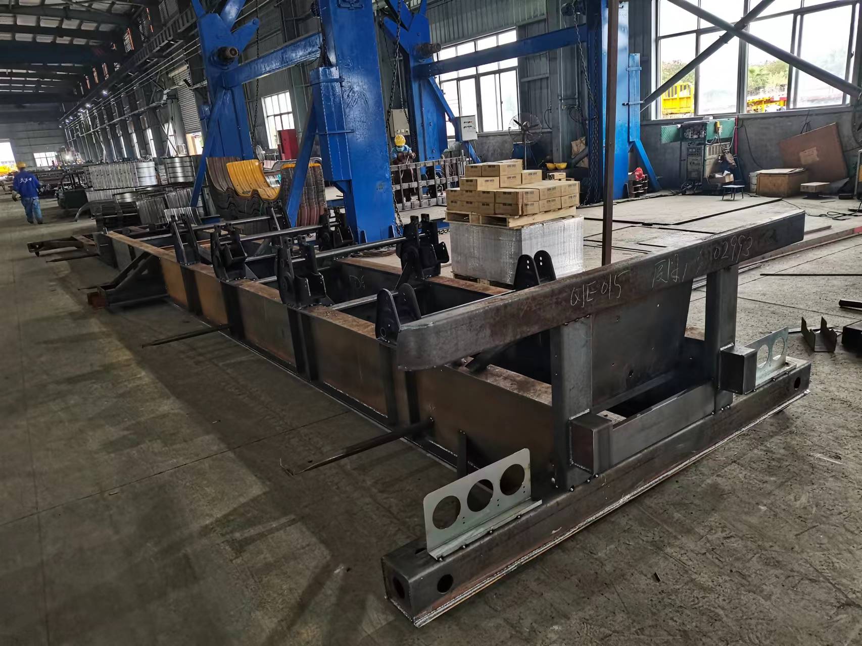 40ft container chassis is under fabrication