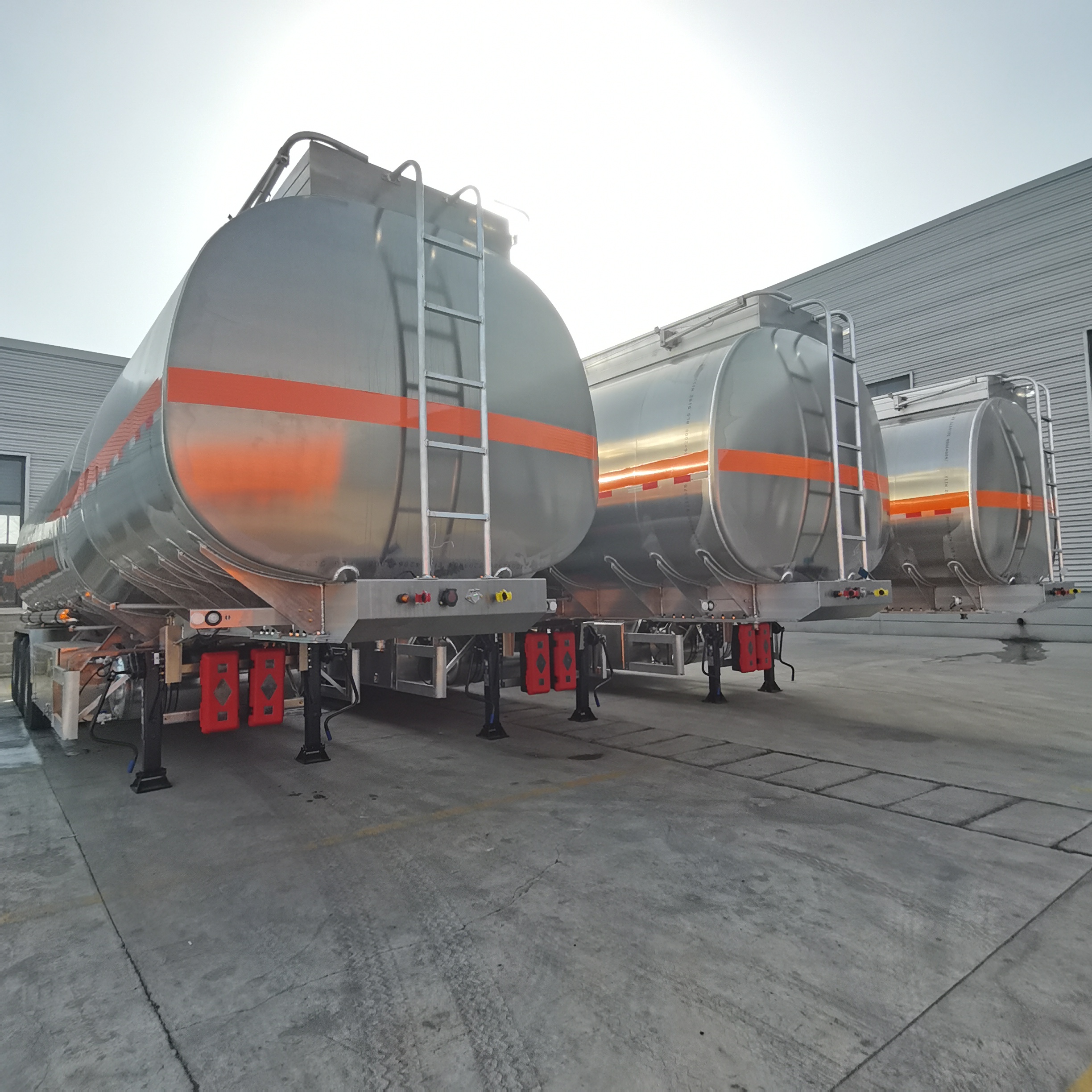 3 axles fuel tanker semi trailers are ready for shipment to the middle east country