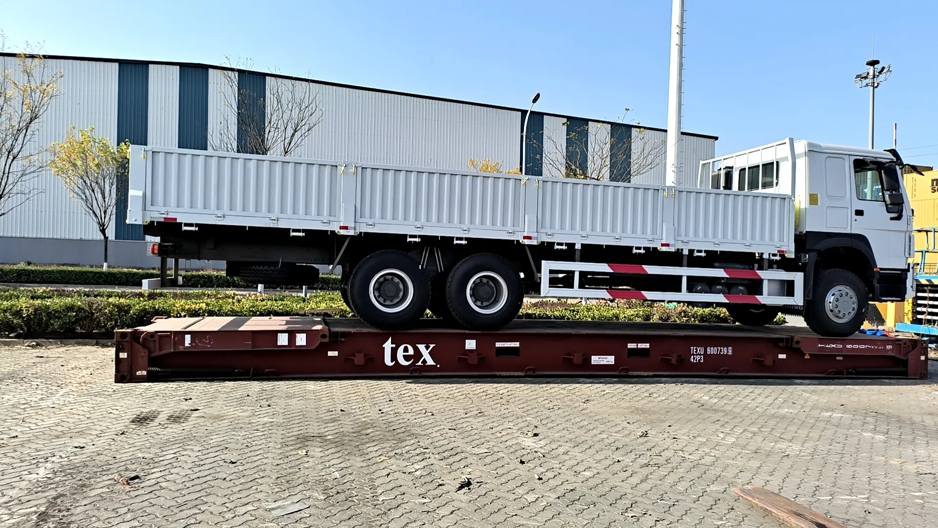 SINOTRUK HOWO 6*4 CARGO TRUCK  SHIPMENT TO THE PHILIPPINES