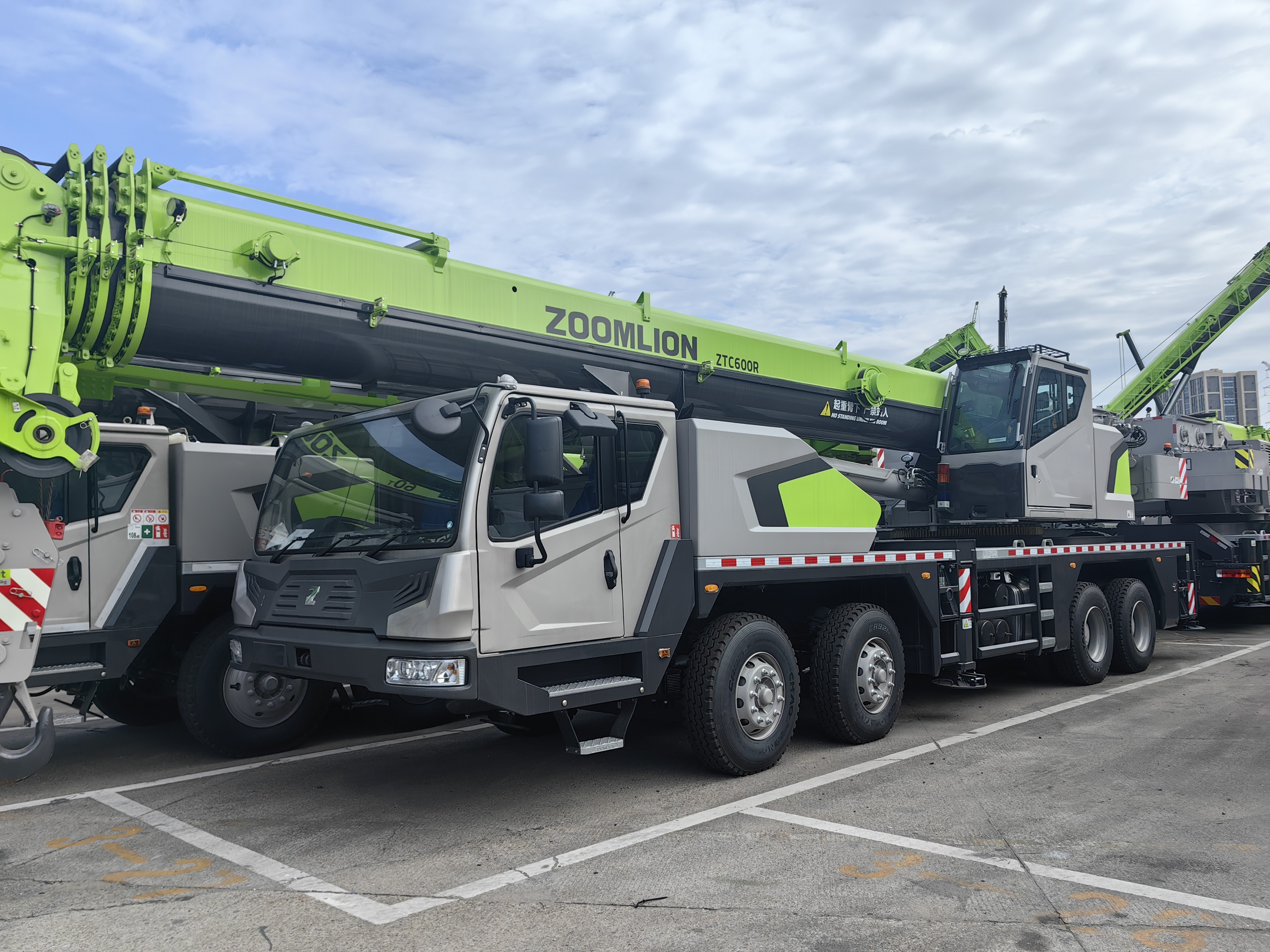 one unit 60T Truck Crane is ready for delivery