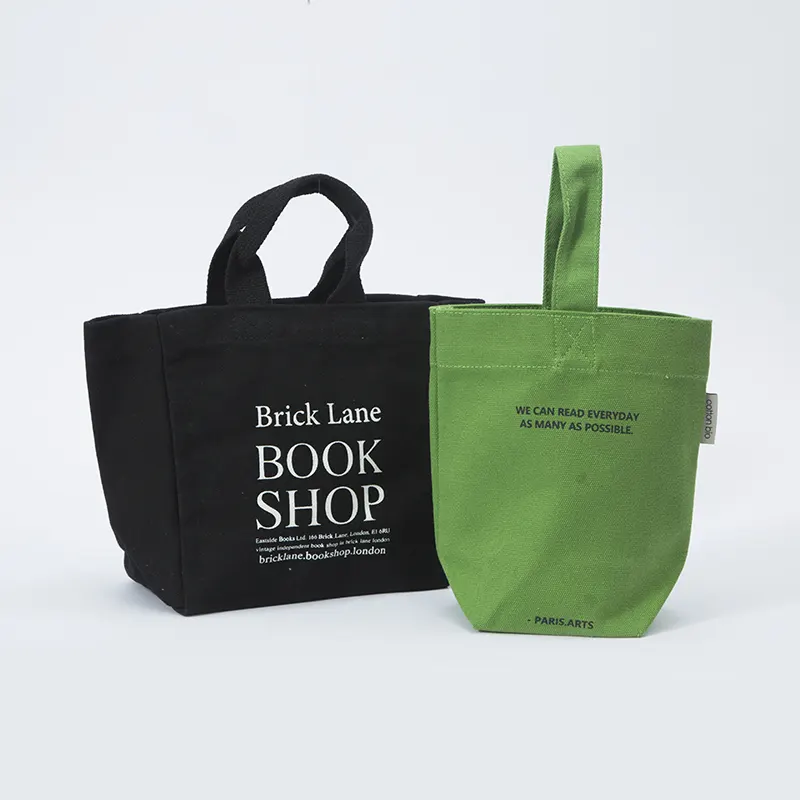 Le sac en toile est durable, facile à utiliser et polyvalent