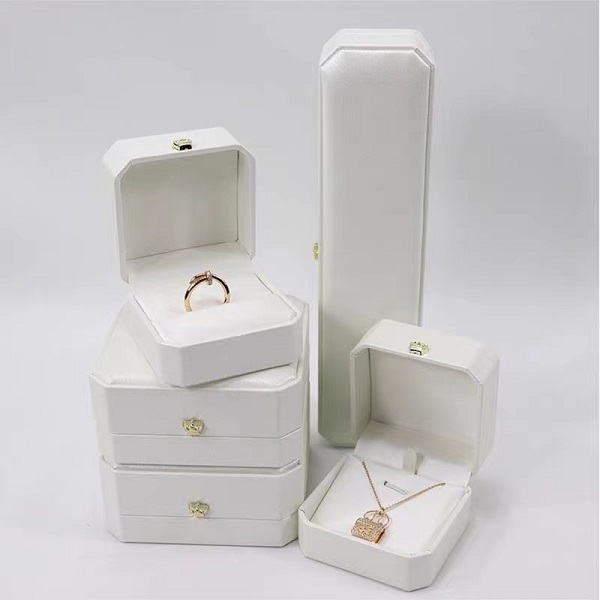 Boîte à bijoux blanche - 5 