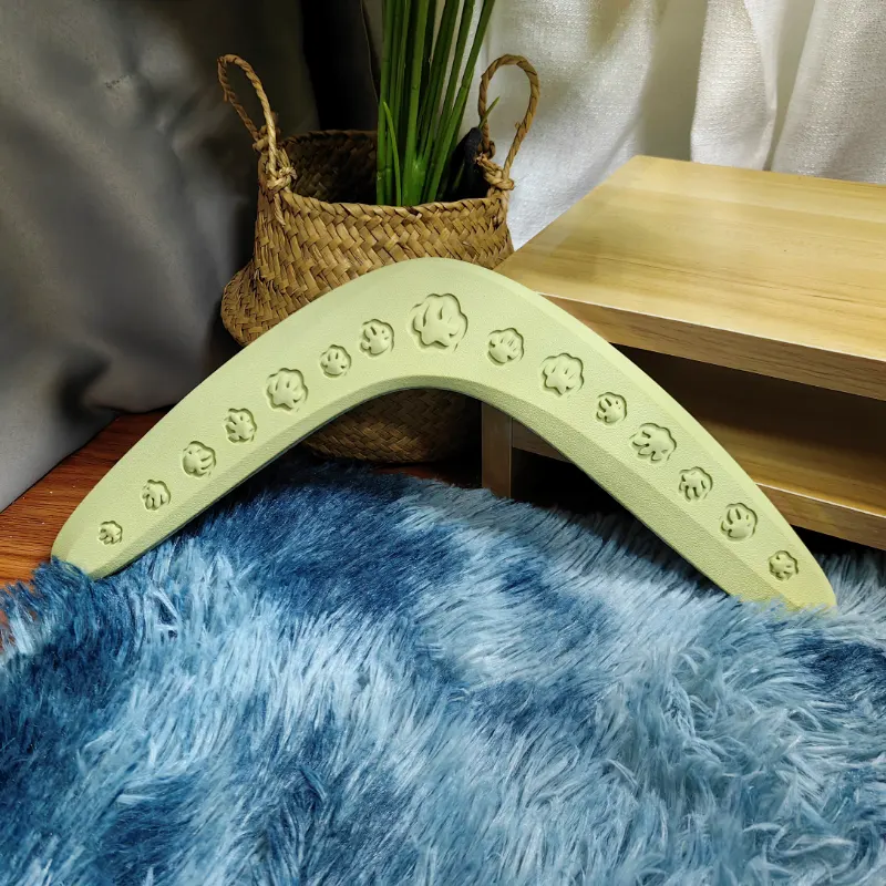 Engasjerende ETPU Boomerang Chew Toy