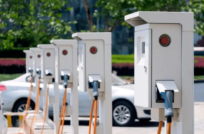 Sistema de almacenamiento de energía impulsa la construcción de infraestructuras de carga rápida de vehículos eléctricos