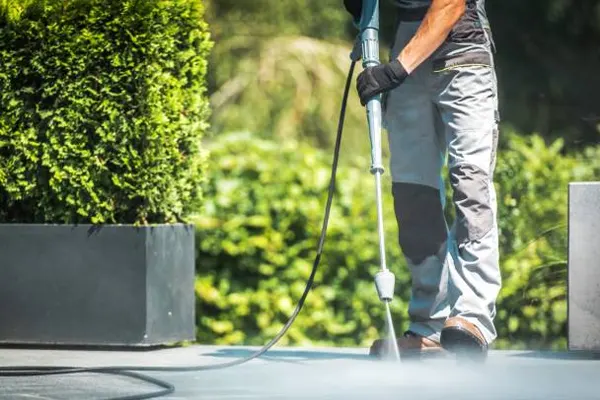 Application of gasoline high pressure washer in cleaning and maintenance