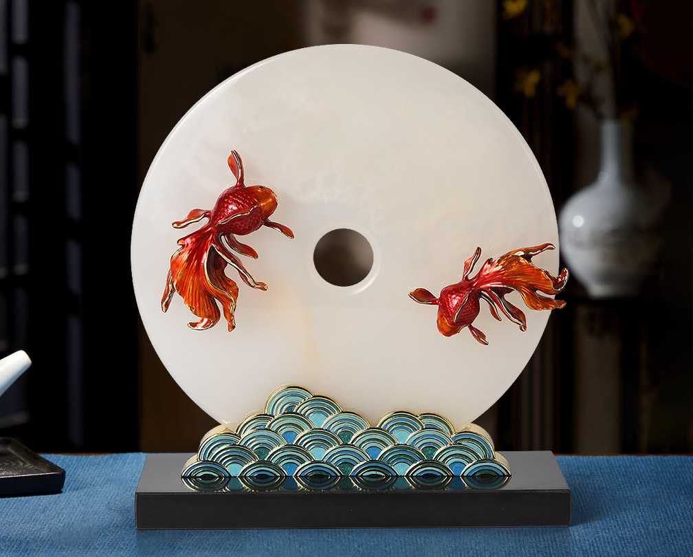 „Gausa metai iš metų“ Nefrito ornamentas, aukščiausios klasės emalio meistriškumo namų dekoro elementas, įkurdinimo dovana