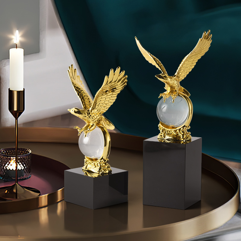 Luxury golden eagle decoration handicraft sculpture