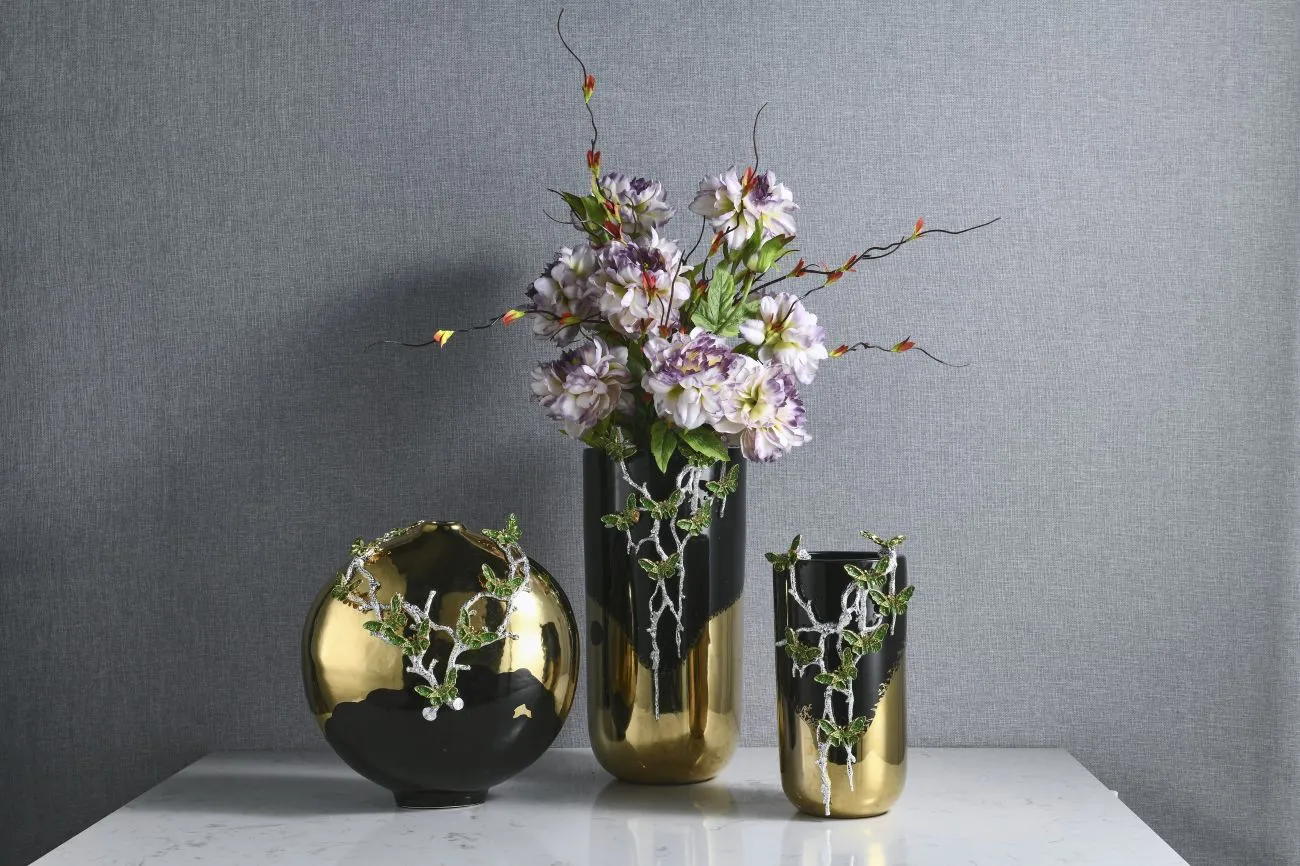 Rundecor: Black and Gold Ceramic Vases