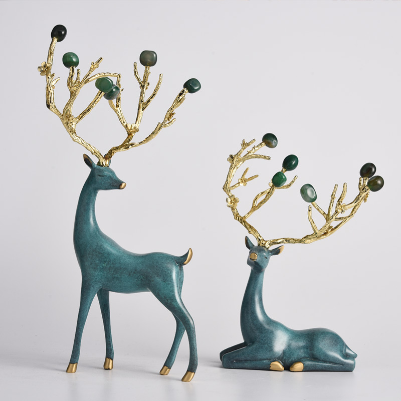 Wealth-attracting copper deer ornament creative and high-end decorative item for housewarming occasions