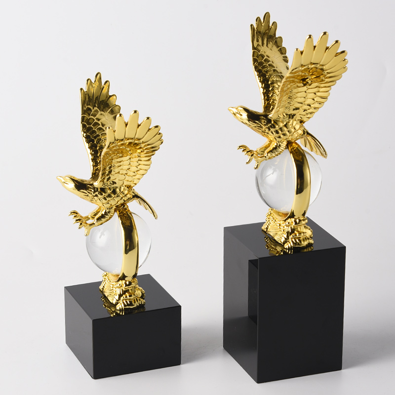 Luxury golden eagle decoration handicraft sculpture