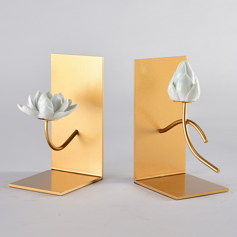 Wholesale of new Chinese-style golden bookends metal handicrafts
