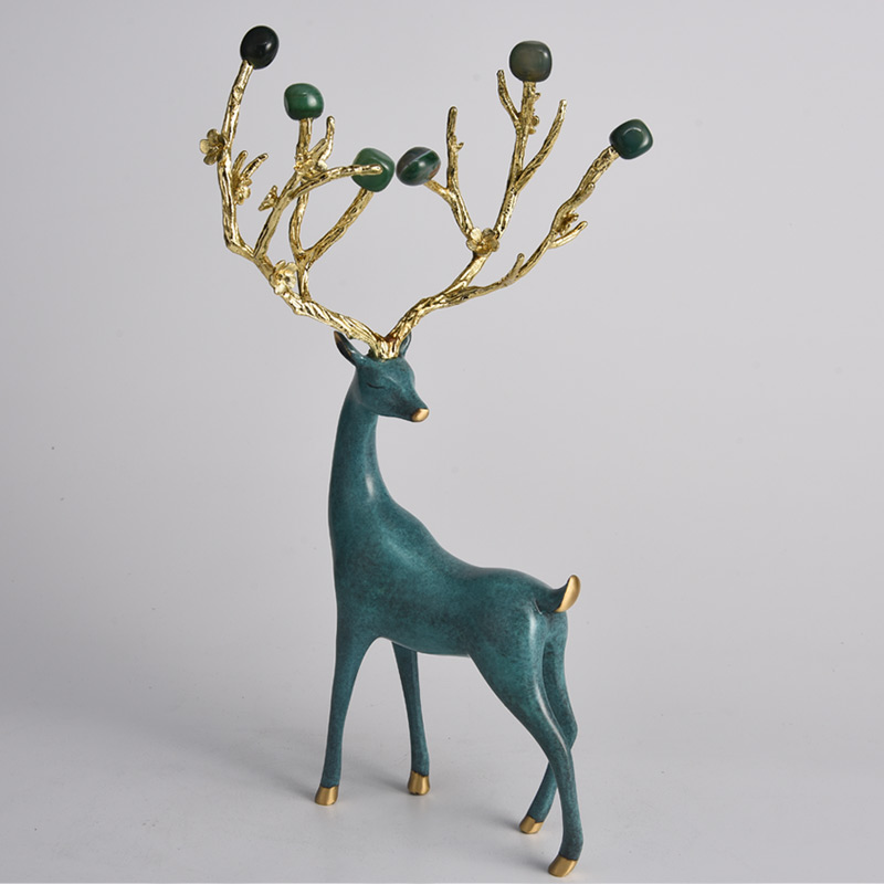 Wealth-attracting copper deer ornament creative and high-end decorative item for housewarming occasions