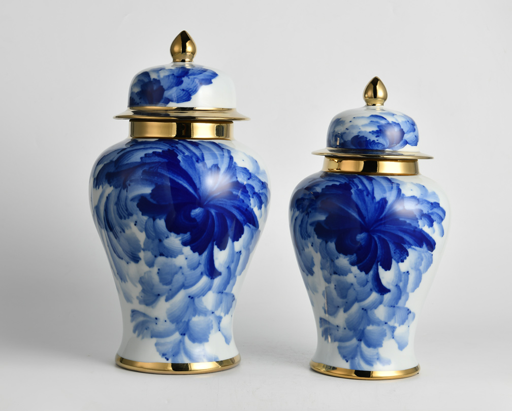 Blue and white porcelain blue general jar