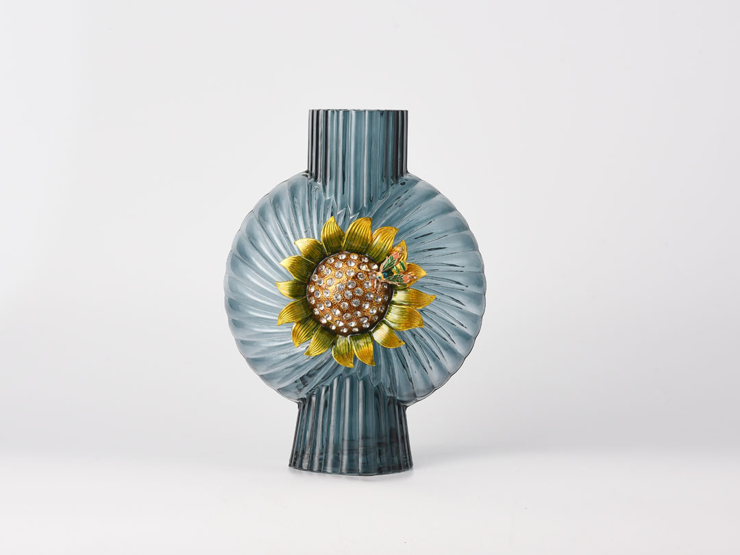 Декорация на синя стъклена ваза със слънчогледова декорация