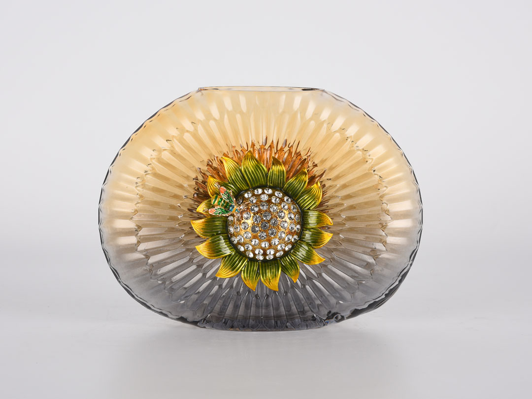 Elipsinės gintaro spalvos stiklo vazos dekoras