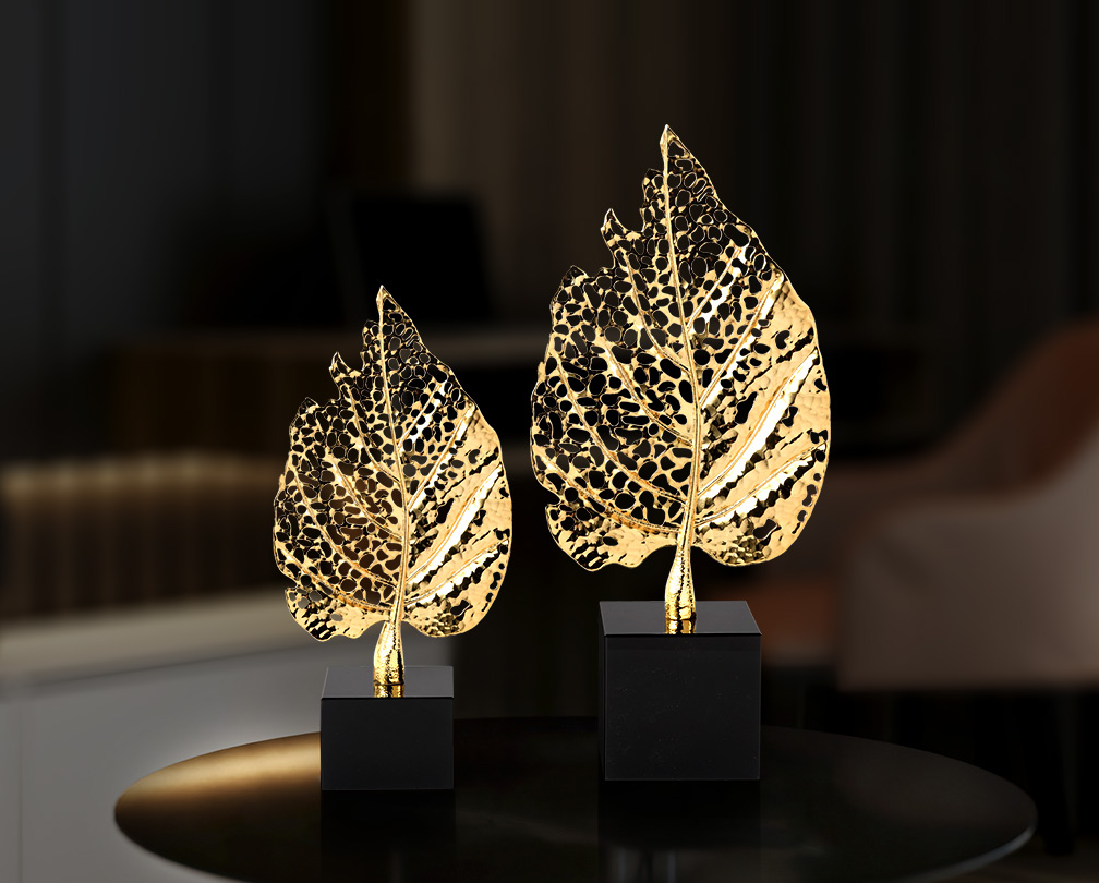 Guld udhulede blad ornamenter