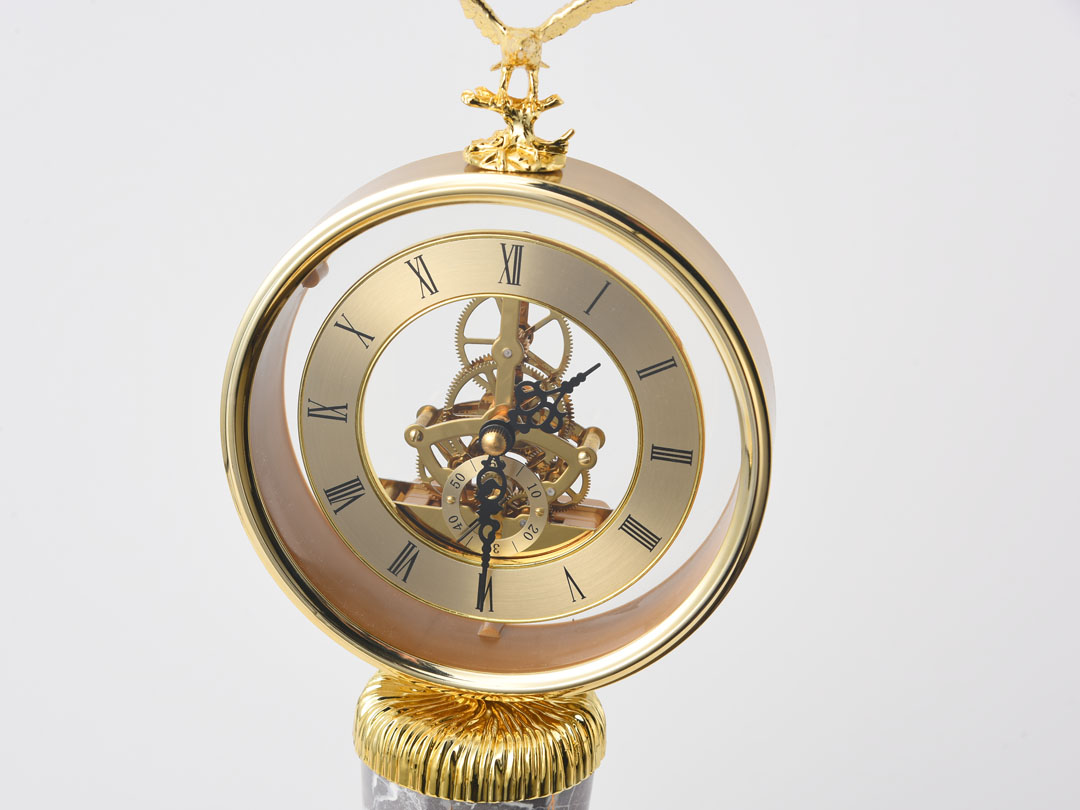 Метален часовник орел с керамична декорация