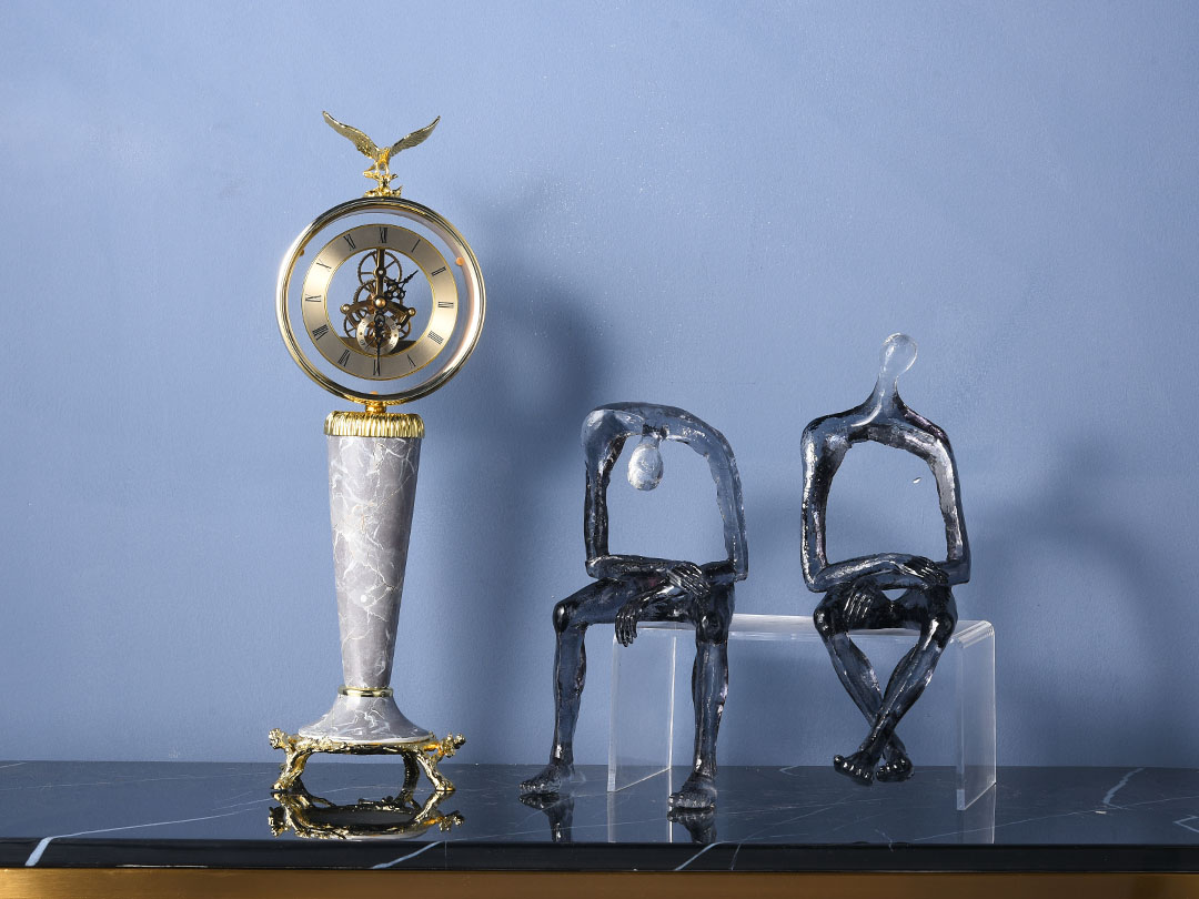 ساعت عقاب فلزی با تزئینات سرامیکی