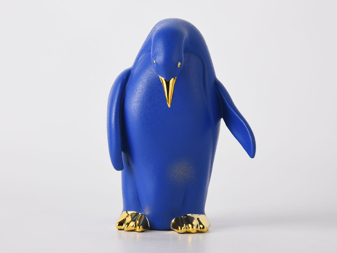 Декоративна скулптура от смола на пингвин