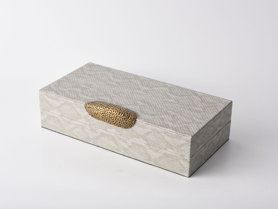 Stačiakampė medinė dekoratyvinė dėžutė