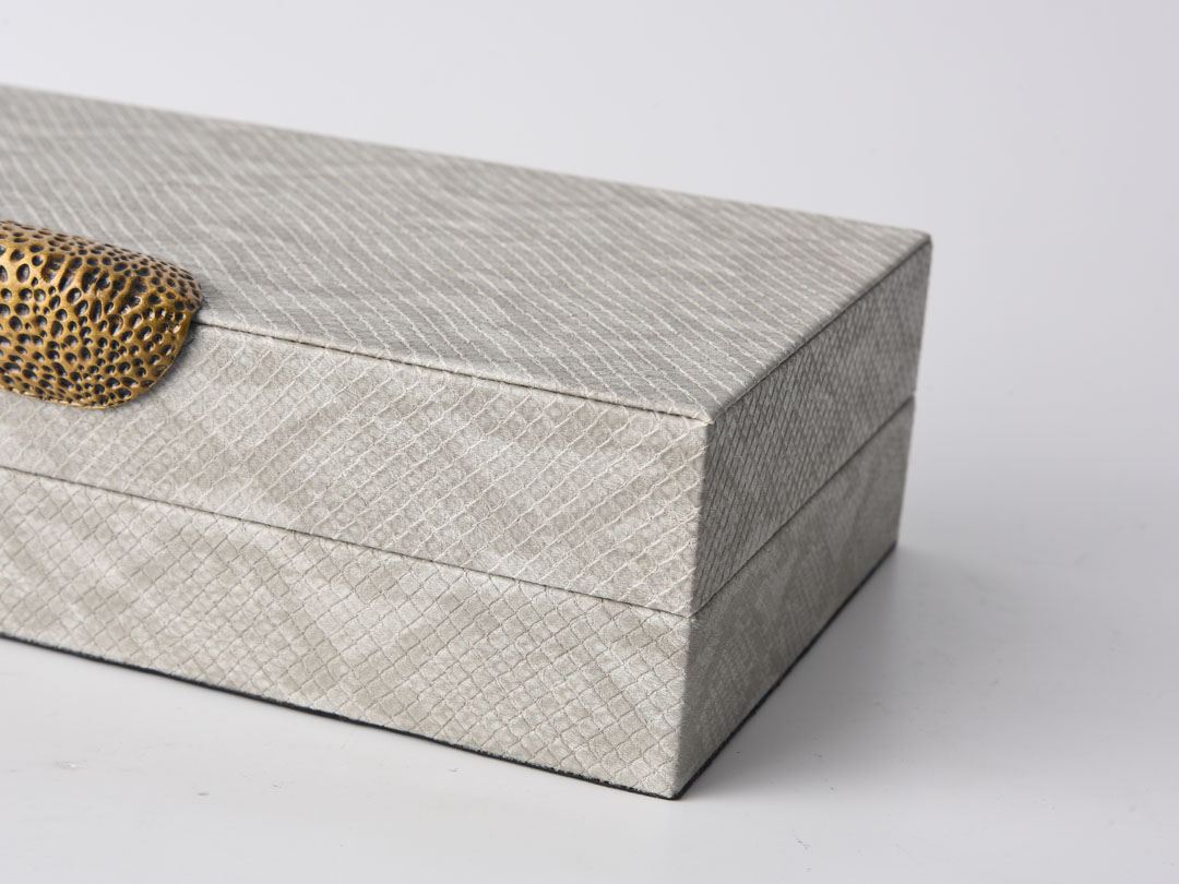 Stačiakampė medinė dekoratyvinė dėžutė
