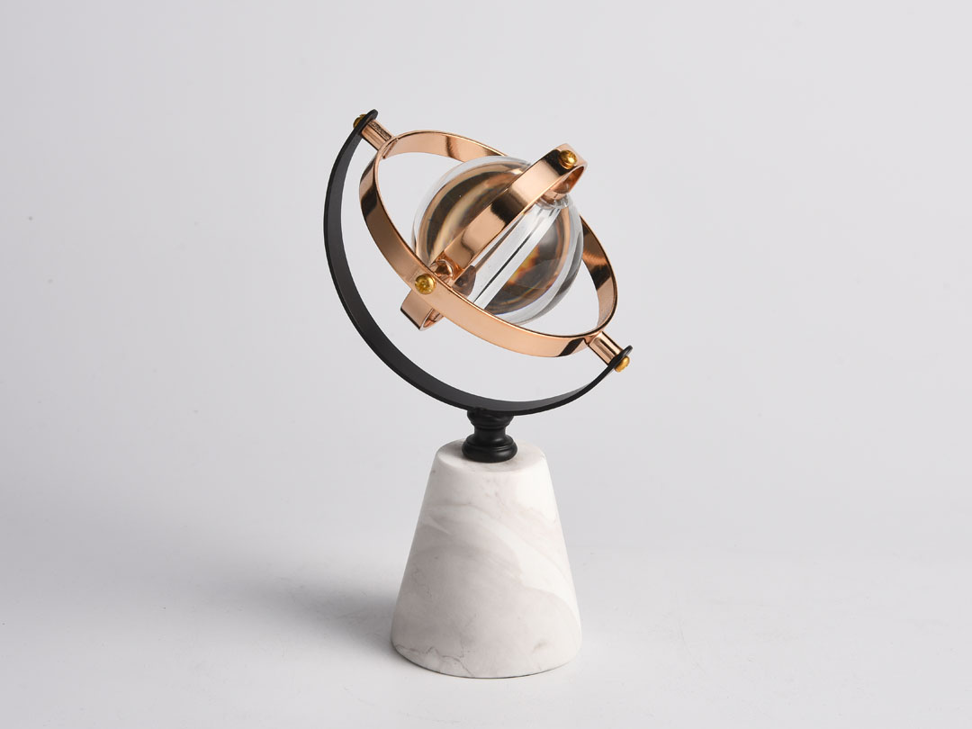 Скулптура с креативен метален декор Globe