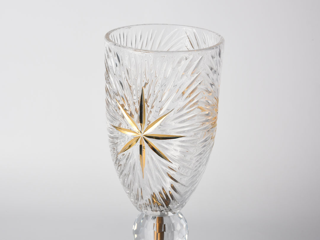 Vintažinio metalo pagrindo stiklo vazos dekoras