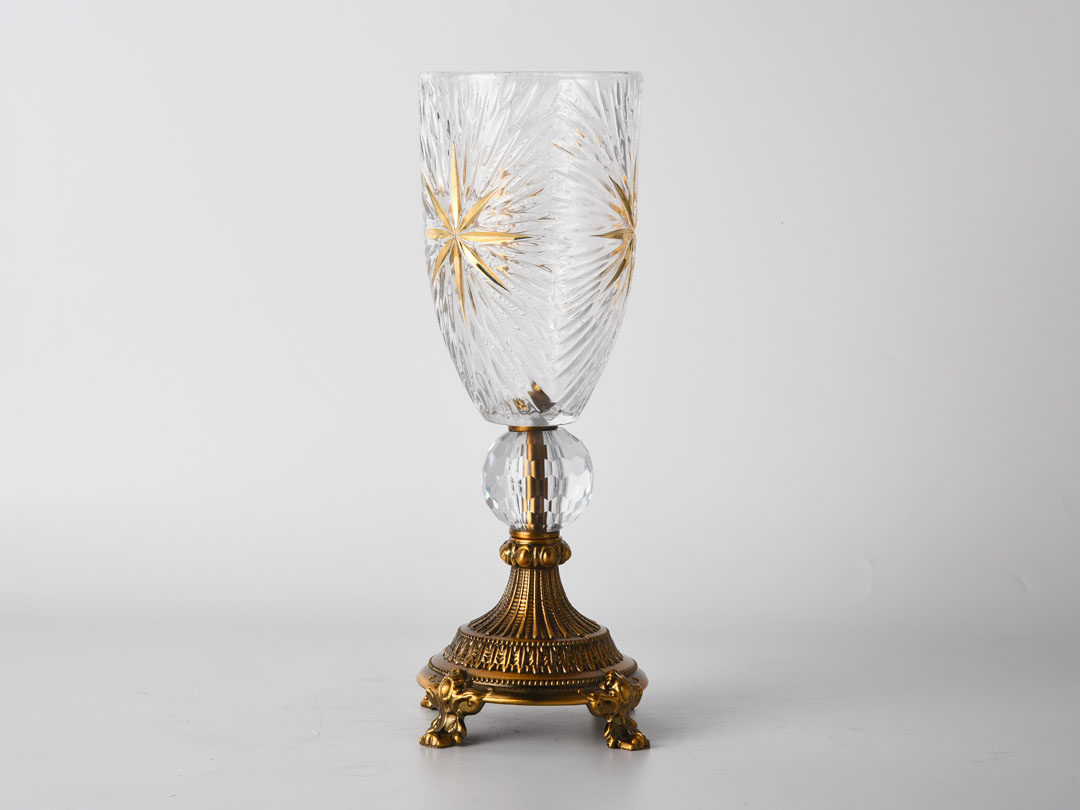 Vintažinio metalo pagrindo stiklo vazos dekoras