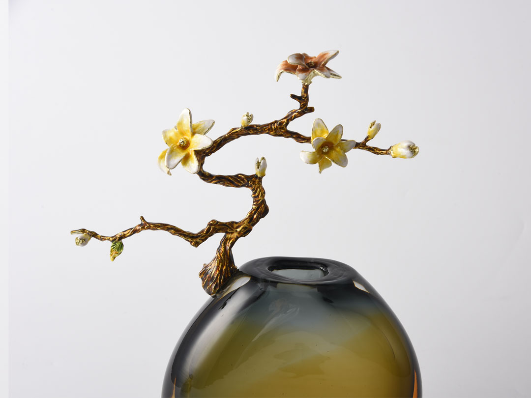 دکور گلدان شیشه ای باستانی با رنگ قهوه ای قطره قطره