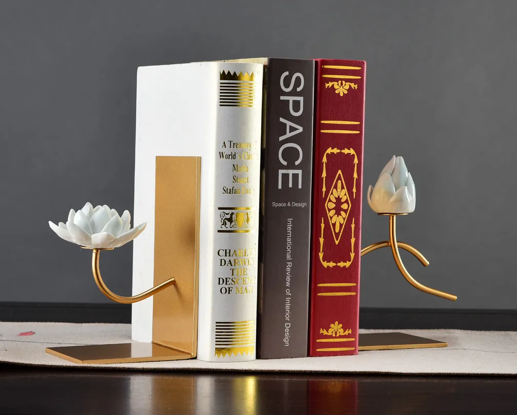 Wholesale of new Chinese-style golden bookends metal handicrafts