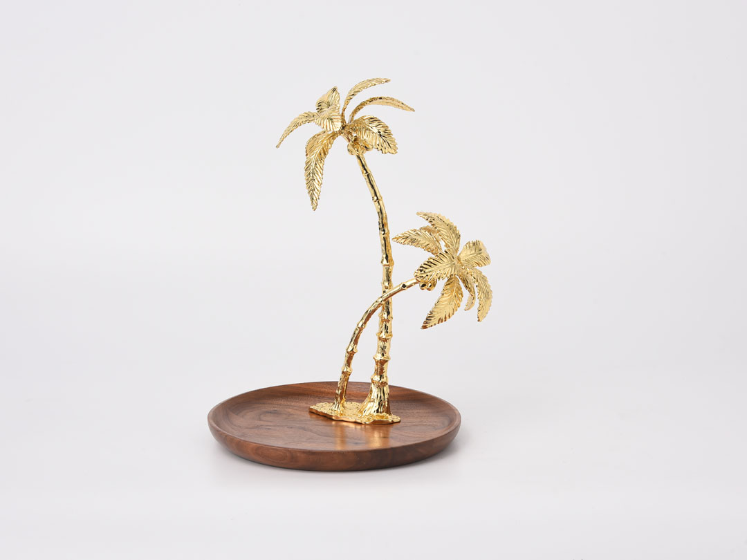 Дървен декоративен поднос с метална декорация от кокос