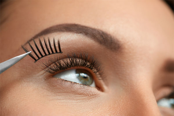 There are several materials for false eyelashes