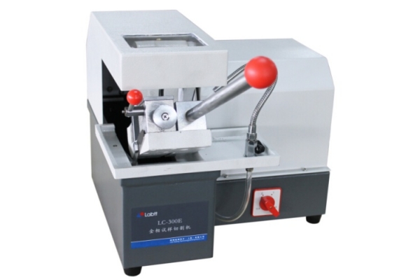 Schneidemaschine für metallografische Prüfungen