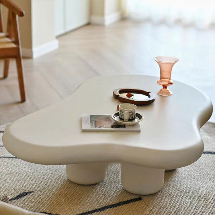 Mini table basse minimaliste pour la maison