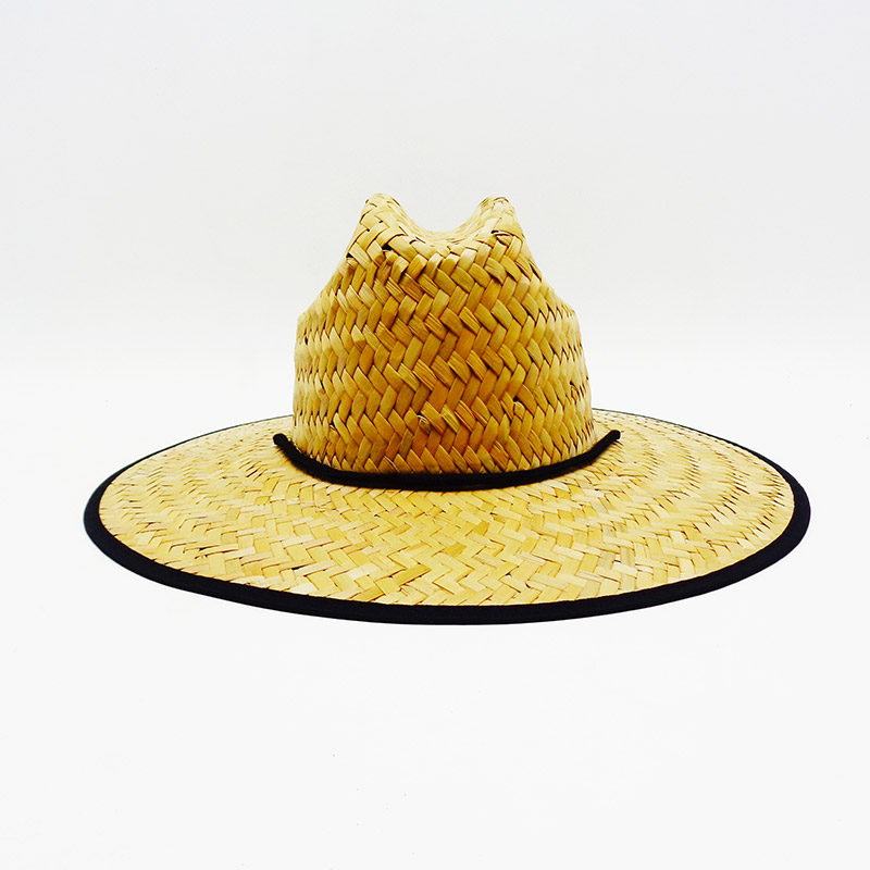 Cappello di paglia da bagnino con foglie di palma