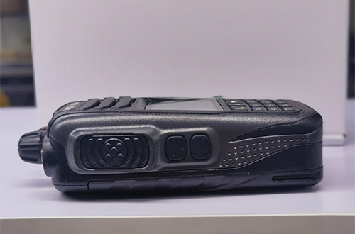 Förbättra säkerheten på arbetsplatsen med explosionssäkra walkie talkies