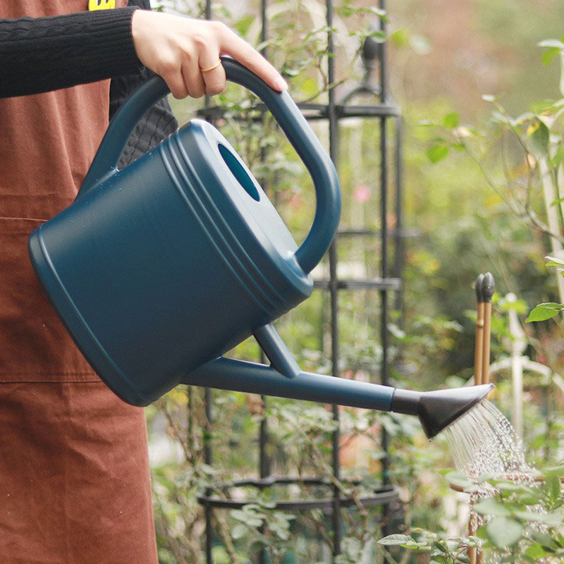 There are several precautions when using a watering can to water flowers