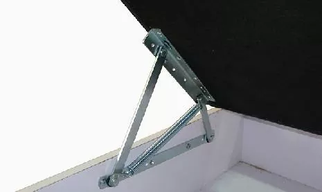Mecanismo de almacenamiento del asiento seccional de elevación