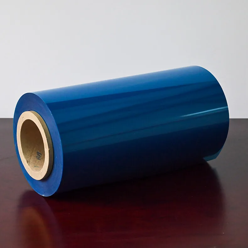 Film de polyester mylar PET de couleur bleue Film de polyester 100mic Film de couverture en polyester