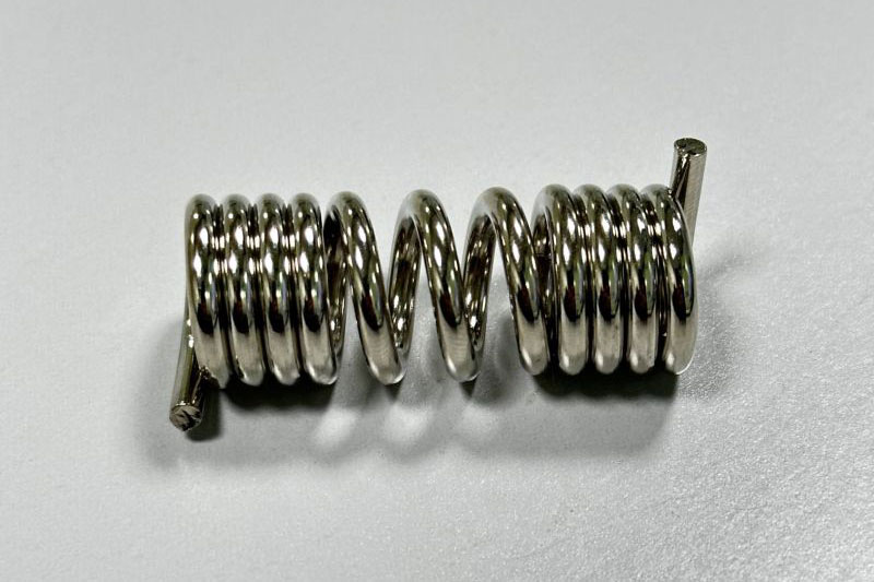 Cleaning method of stainless steel spring